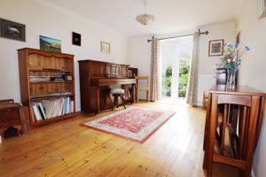 DINING AREA- click for photo gallery